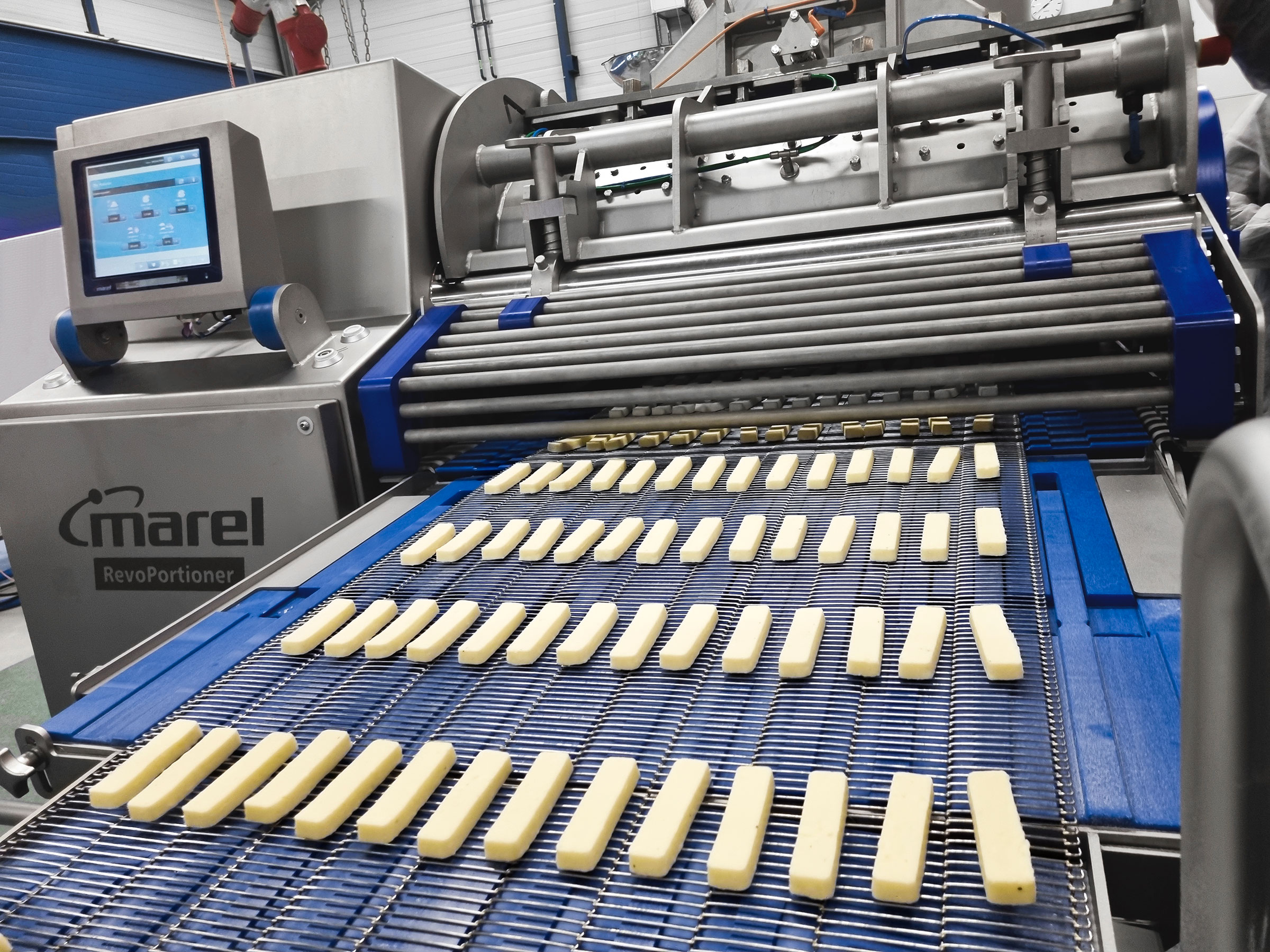 Forming cheese products